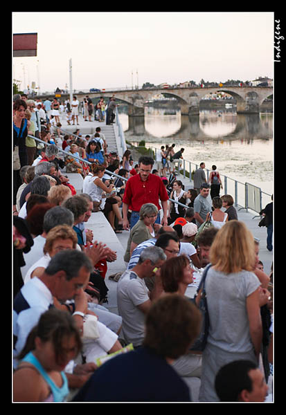 La foule entasse