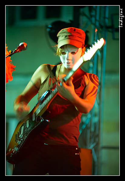 Jul, la chanteuse-guitariste de Blizzar B